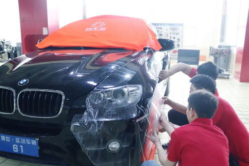 洗车工坊里的匠心与未来 职业教育的尊严不应被偏见遮蔽